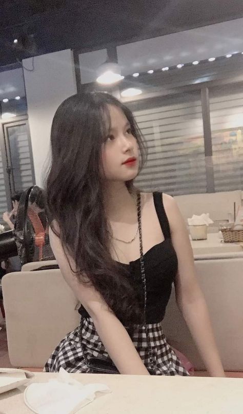 趁女朋友洗澡玩她閨蜜電影
