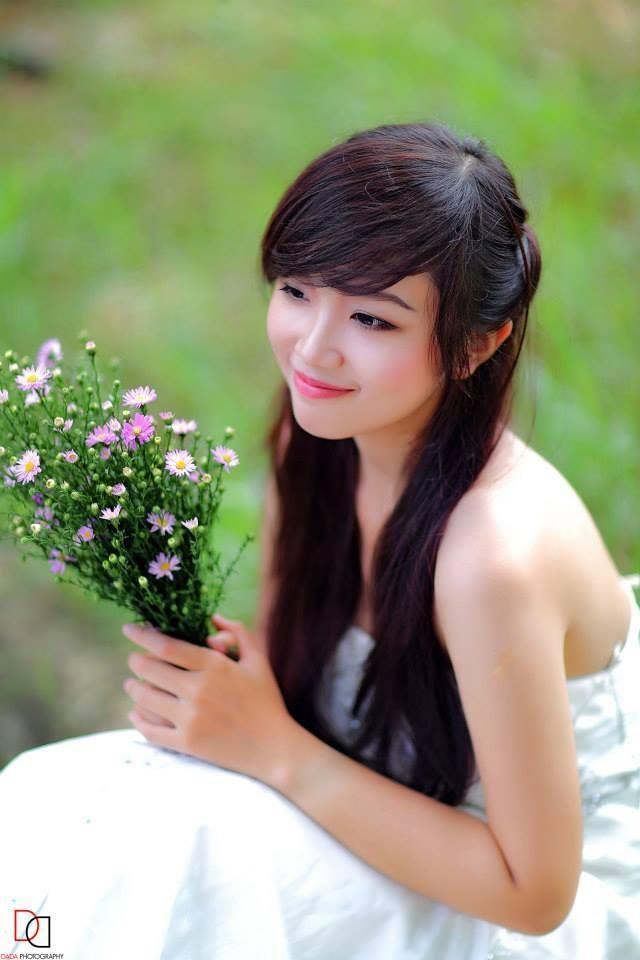 女大學(xué)生的紅色筆記本
