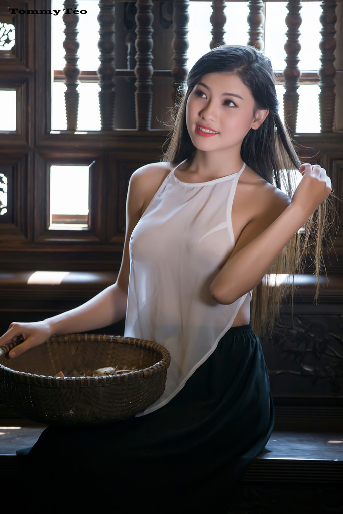 女生扒開尿口給男生桶