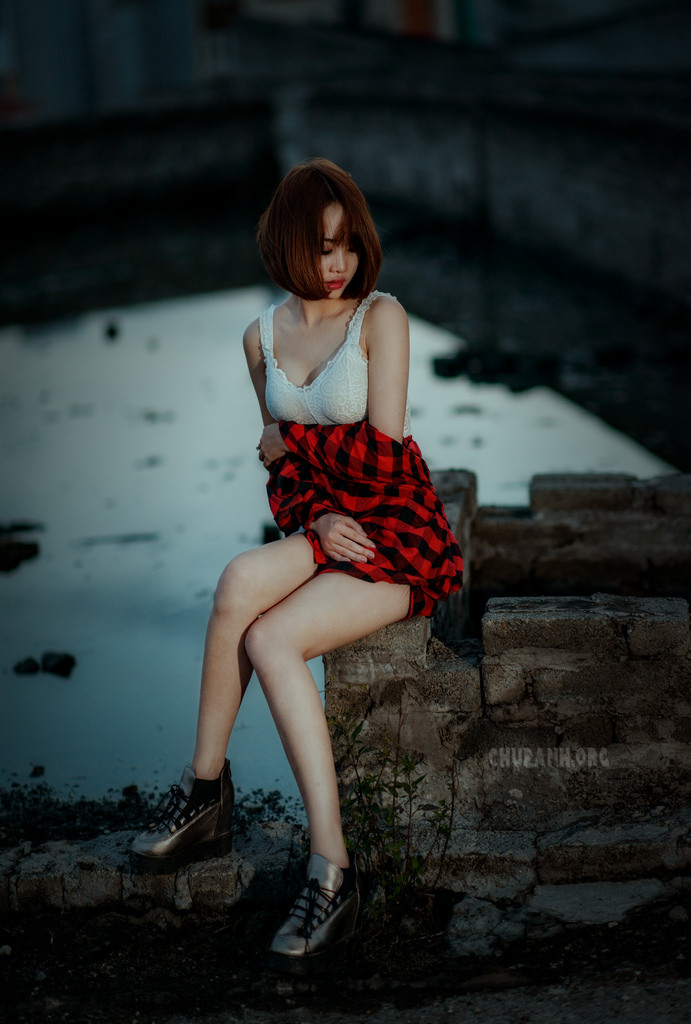 《年輕的女教師》在線播放