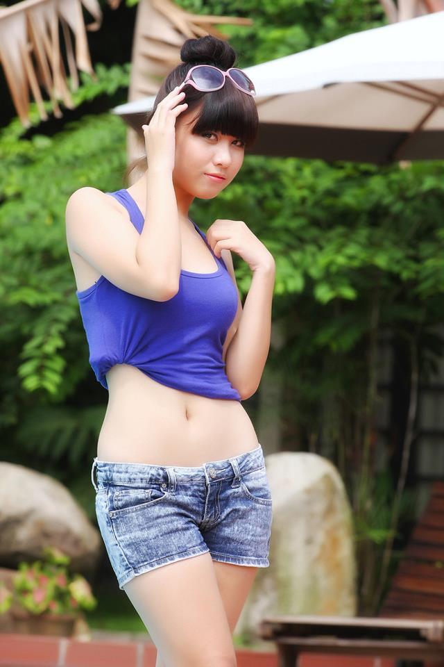 美女被草網站