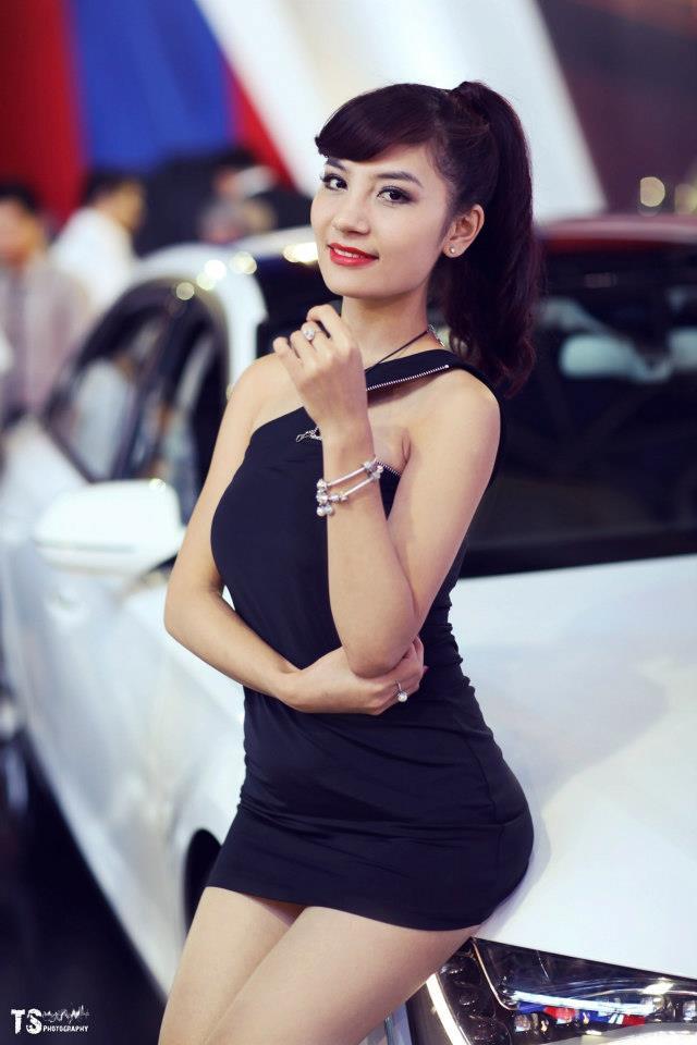 忍著嬌喘在公面前被夜襲