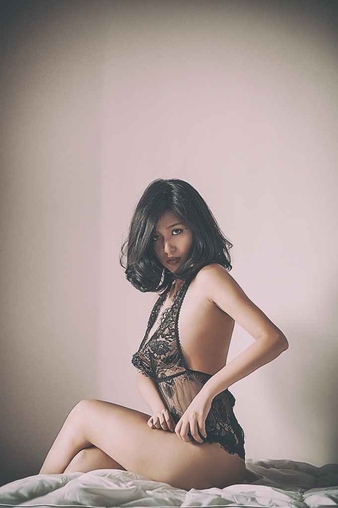 男人桶進(jìn)美女屁股動(dòng)漫