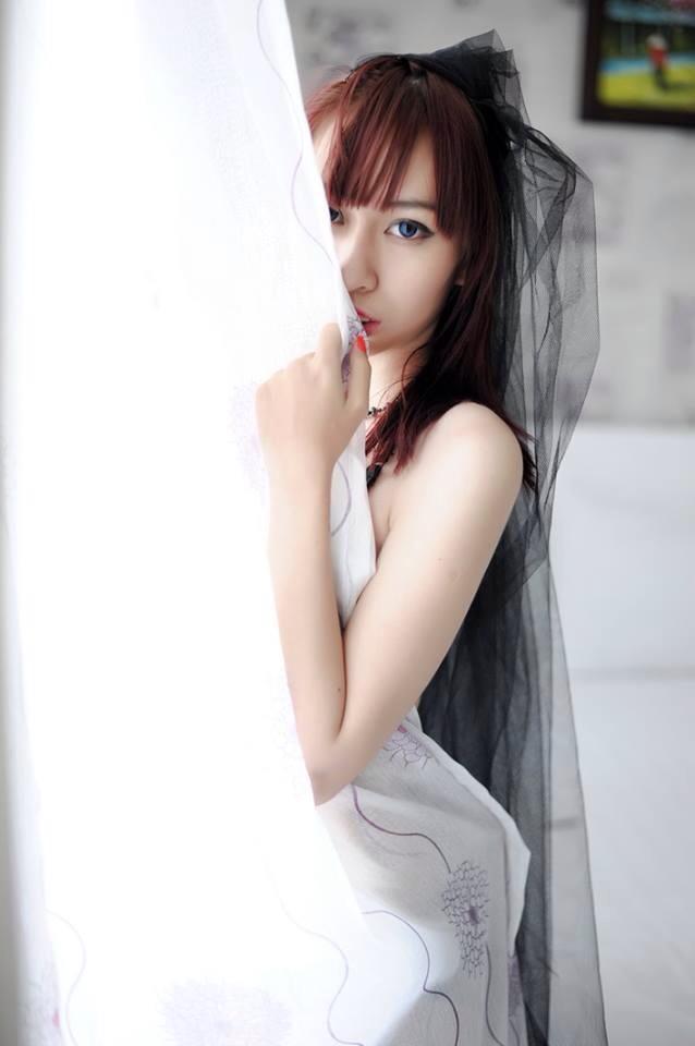隔著肚兜偷揉酥乳含乳子視頻