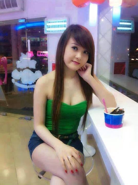 她唇之下